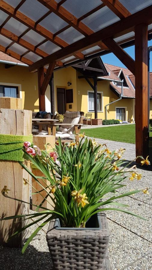 Huber Panzio Bed and Breakfast Fertőrákos Buitenkant foto