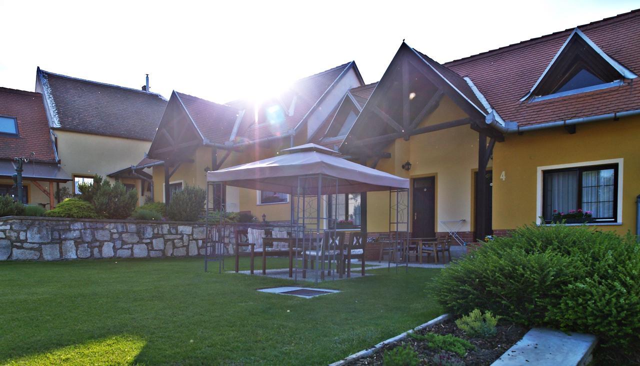 Huber Panzio Bed and Breakfast Fertőrákos Buitenkant foto