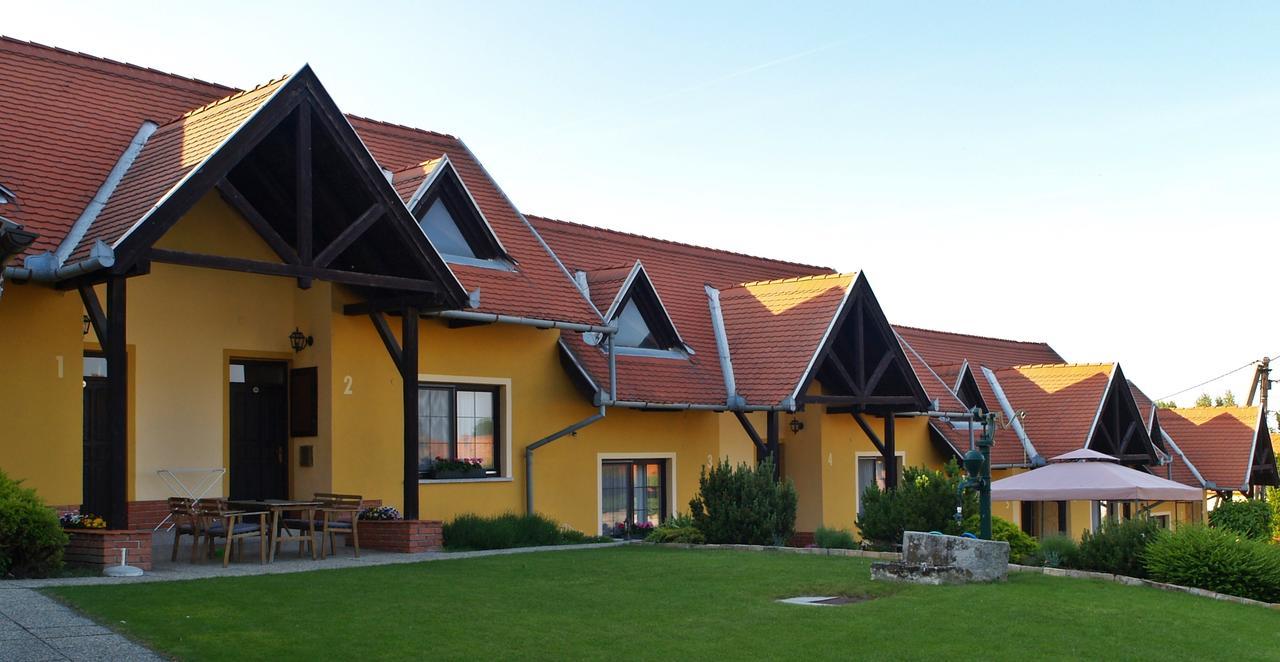 Huber Panzio Bed and Breakfast Fertőrákos Buitenkant foto